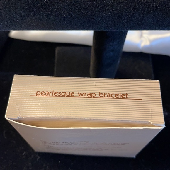 Avon (1992) Vintage Pearlesque Wrap Bracelet- Fits any size wrist - Picture 5 of 6